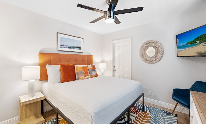 ~ Prime Location ~ Heated Pool ~ Beach + Nightlife ~ Great Neighborhood!