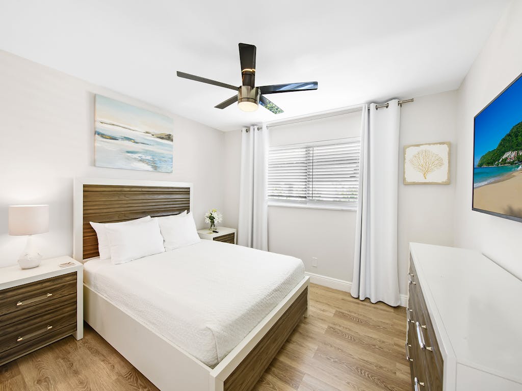 Prime Location ~ Heated Pool ~ Beach + Nightlife ~ Great Neighborhood