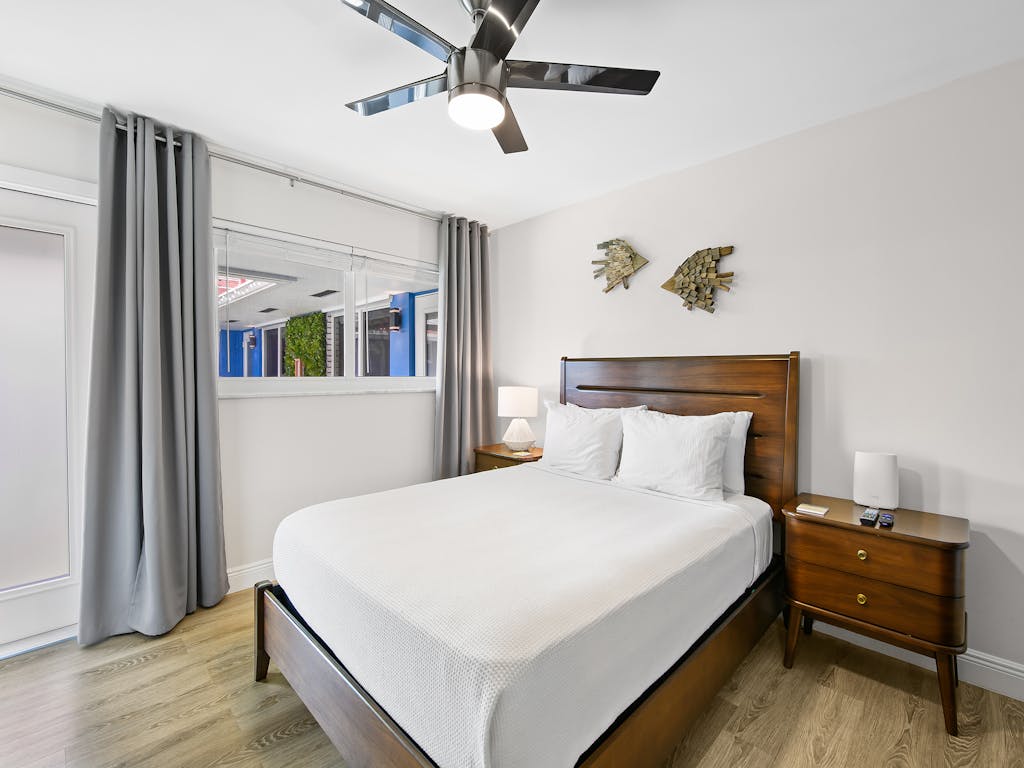 Prime Location ~ Heated Pool ~ Beach + Nightlife ~ Great Neighborhood