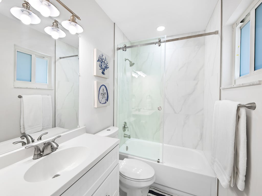 Prime Location ~ Heated Pool ~ Beach + Nightlife ~ Great Neighborhood!