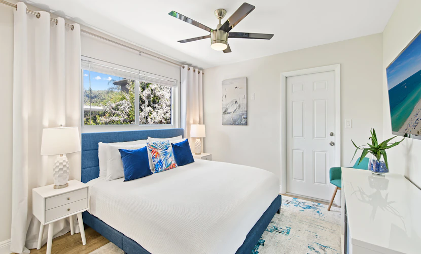 Prime Location ~ Heated Pool ~ Beach + Nightlife ~ Great Neighborhood!