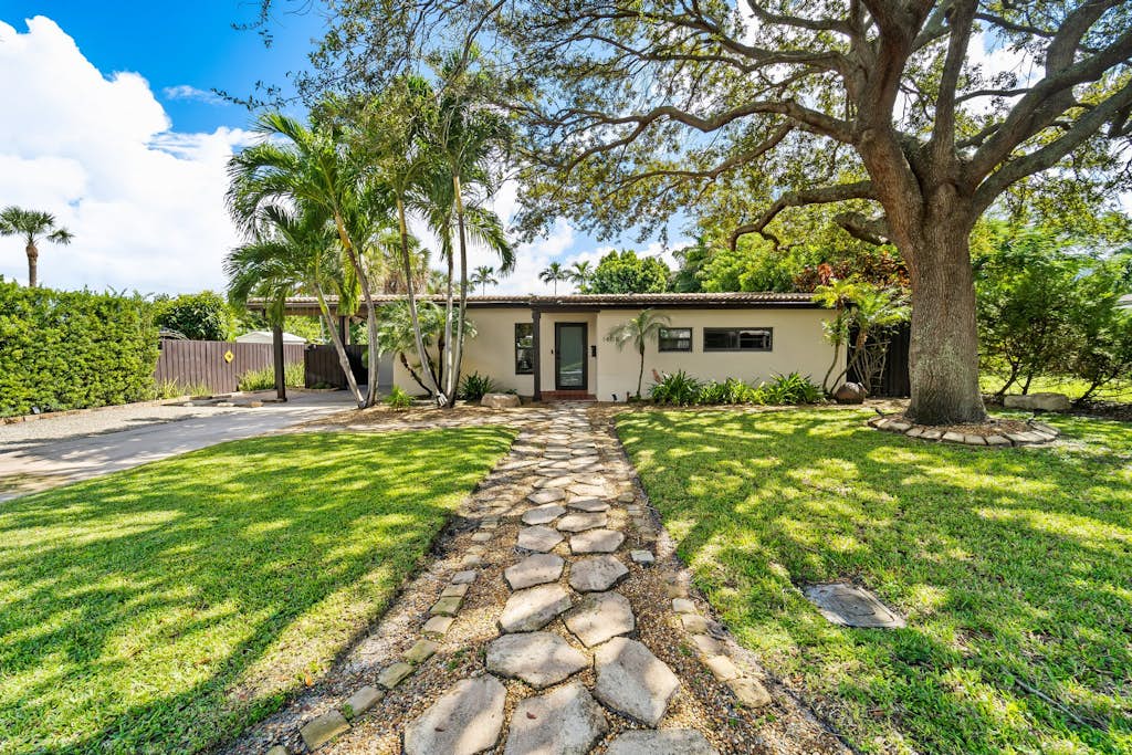 Fort Lauderdale~Saltwater Pool~Near Beach~Spacious