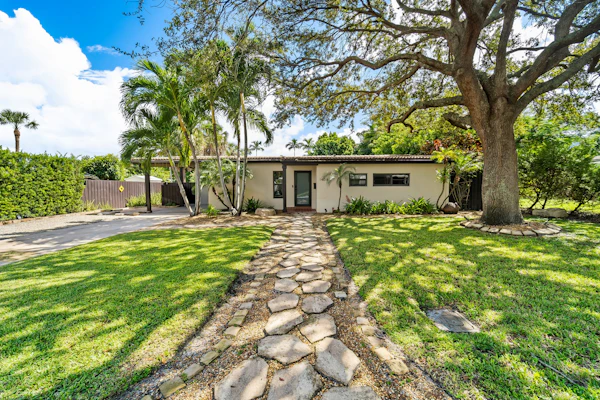 Fort Lauderdale~Saltwater Pool~Near Beach~Spacious