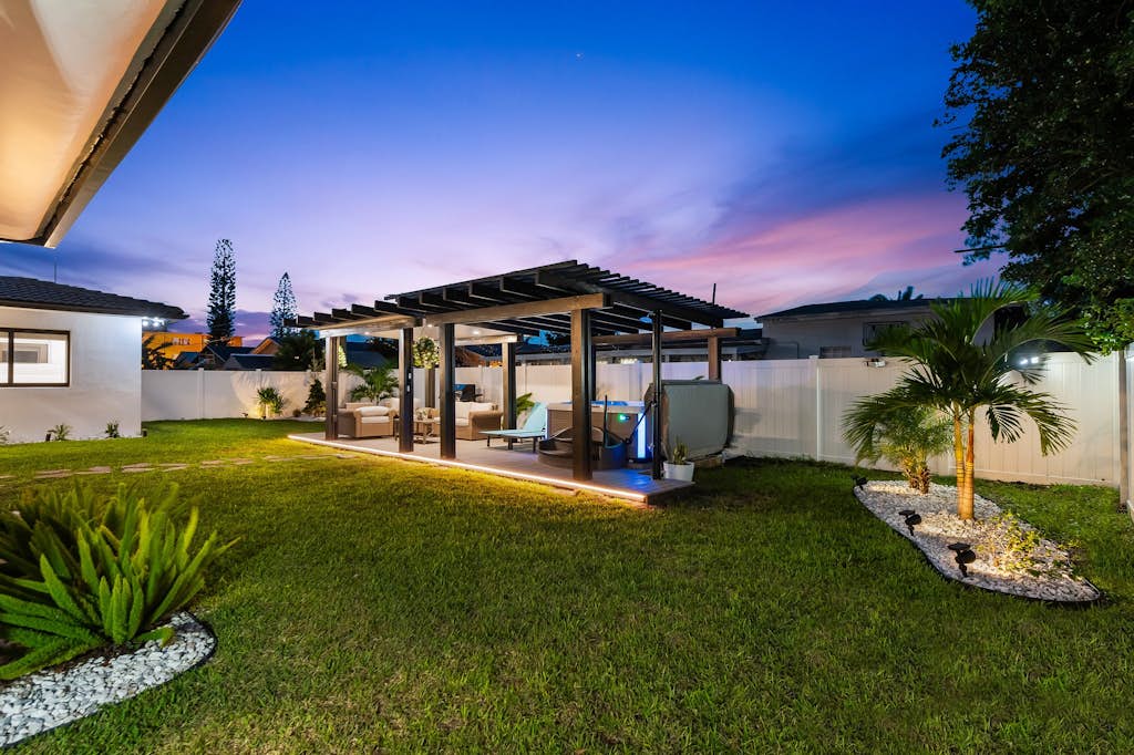 Family Oasis w/ Saltwater Jacuzzi | Near Beach & Aventura