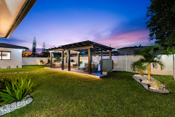 Family Oasis w/ Saltwater Jacuzzi | Near Beach & Aventura