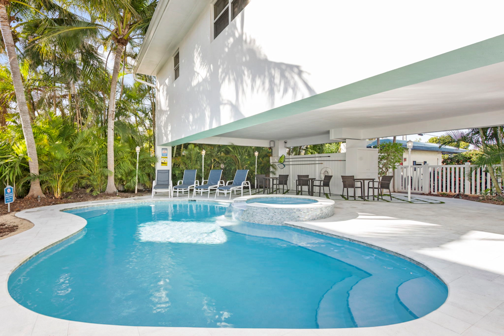 Liza Marie By The Sea (2 Bedrooms / 1 Bathroom)