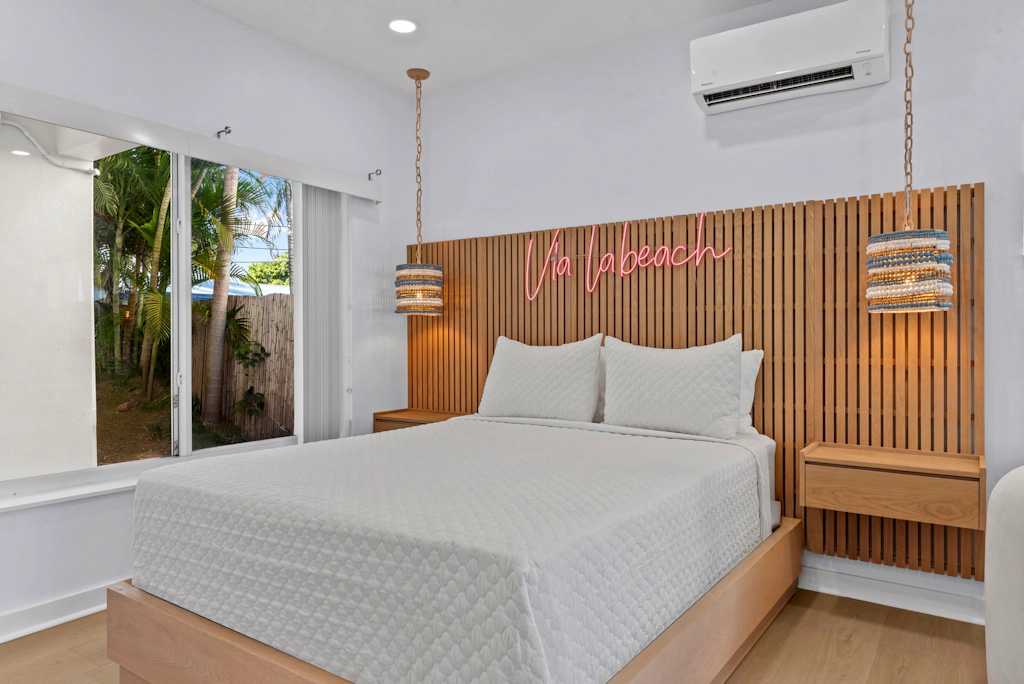 Liza Marie By The Sea - Studio