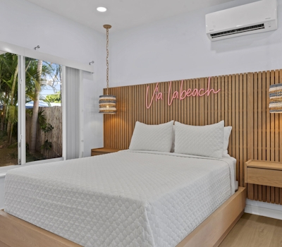 Liza Marie By The Sea - Studio