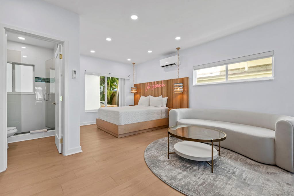 Beachside Bliss • Renovated Studio • Walk to Ocean & Restaurants