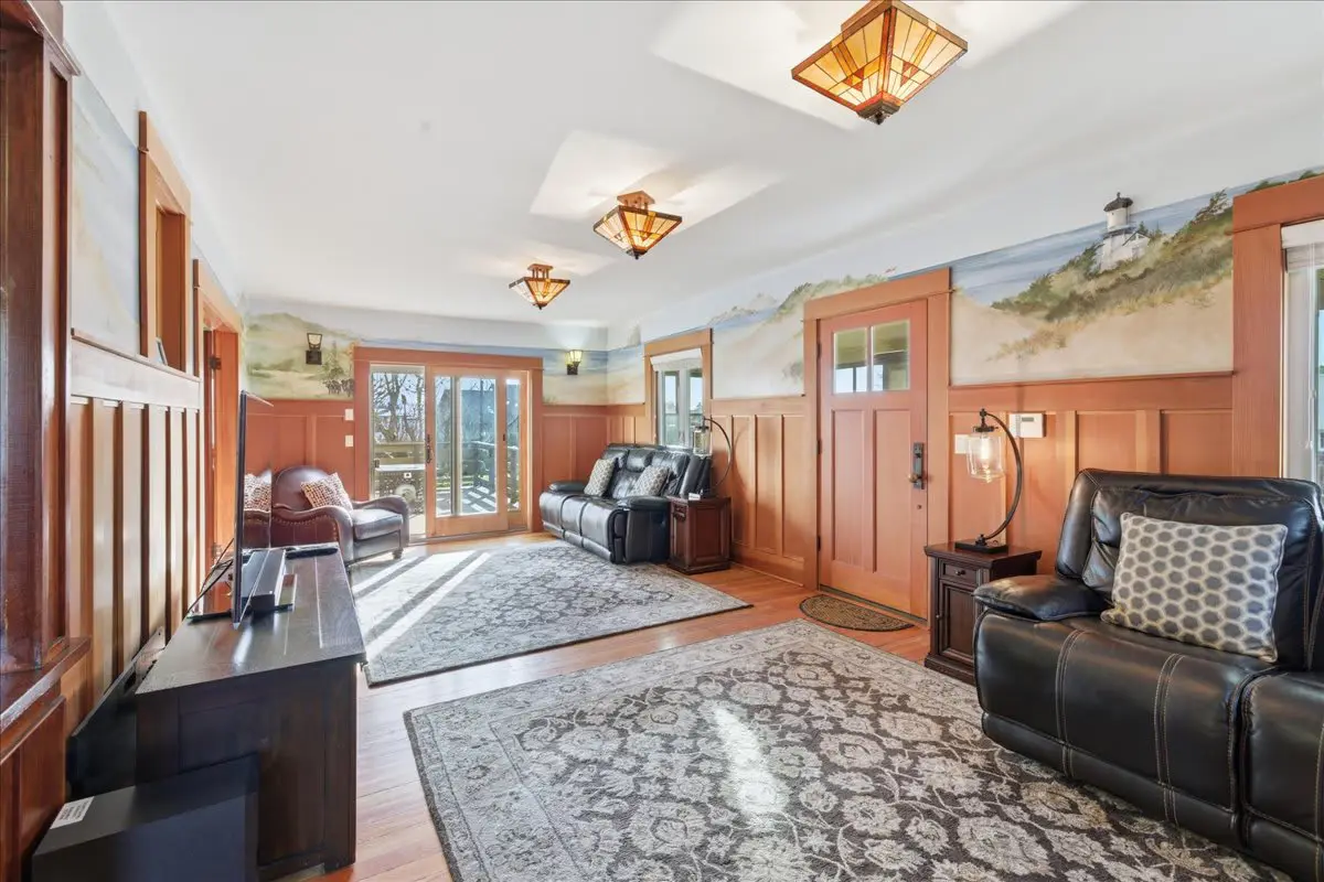 A Craftsman style gem, hot tub, close to ocean