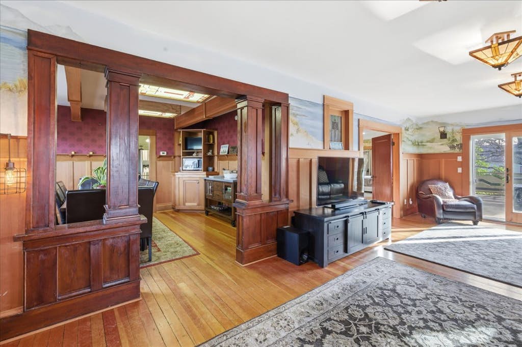 A Craftsman style gem, hot tub, close to ocean
