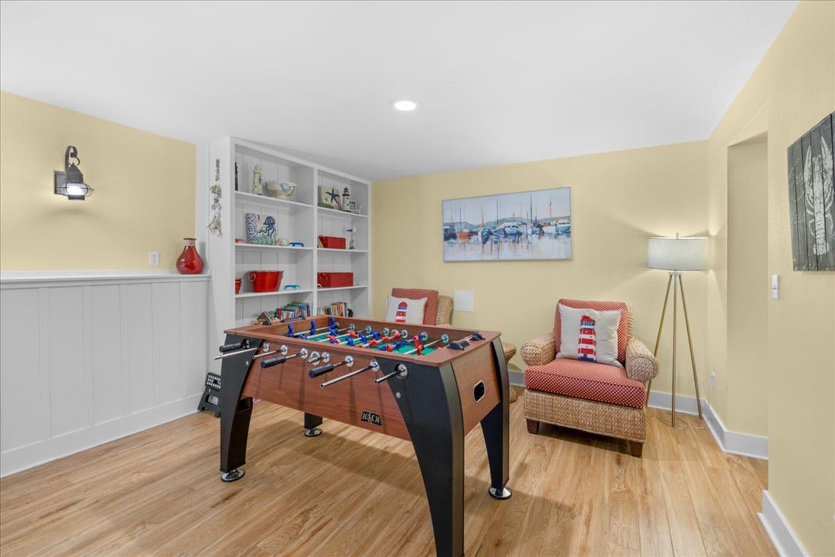 Family friendly home with game room, hot tub, steps to ocean
