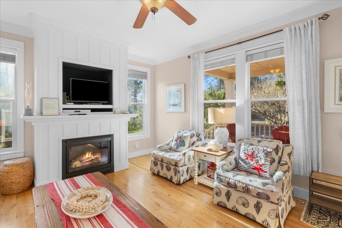 Family friendly home with game room, hot tub, steps to ocean