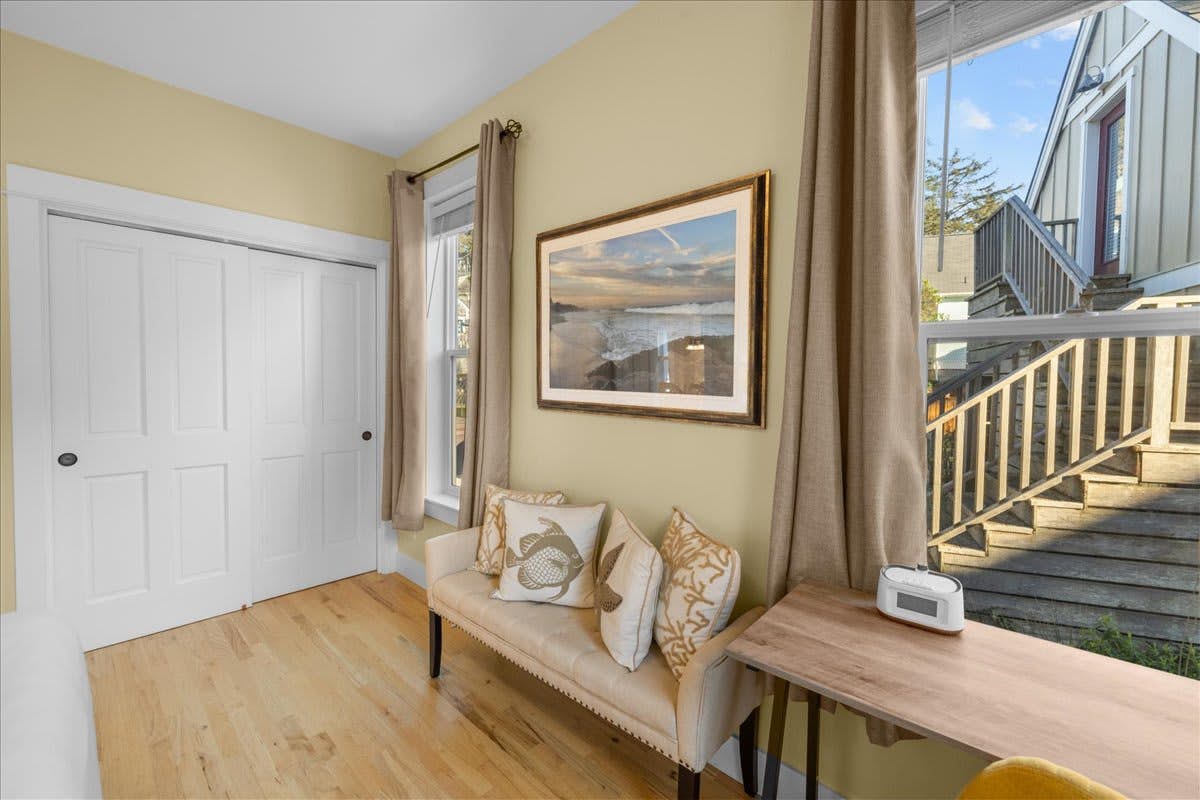 Family friendly home with game room, hot tub, steps to ocean