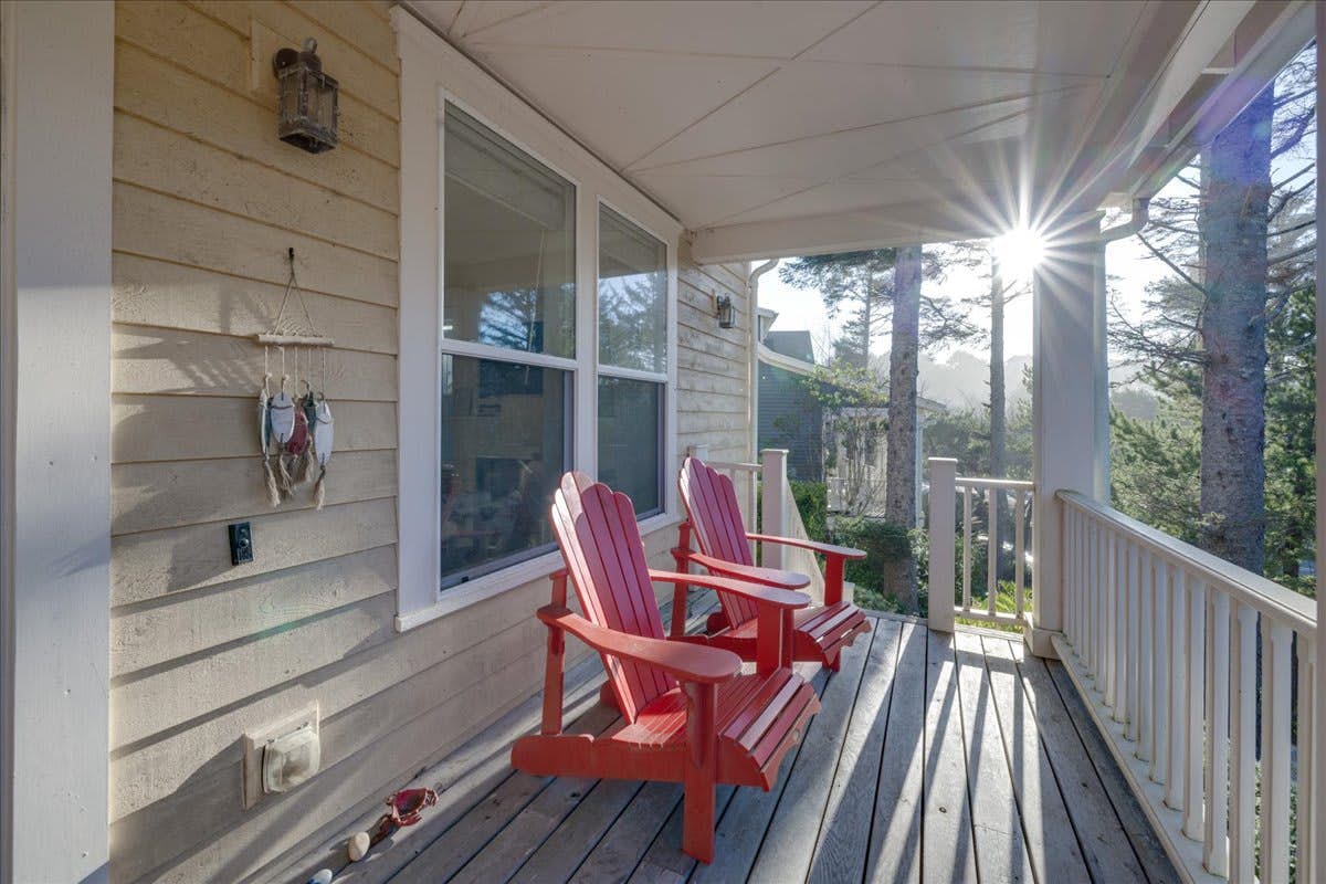 Family friendly home with game room, hot tub, steps to ocean