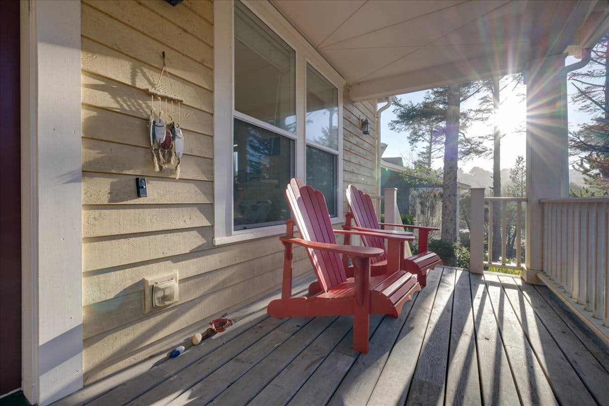 Family friendly home with game room, hot tub, steps to ocean