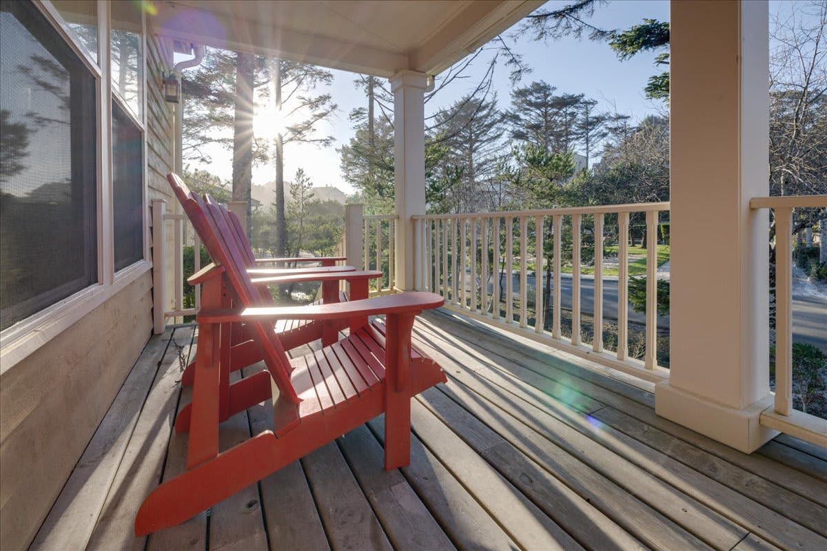 Family friendly home with game room, hot tub, steps to ocean