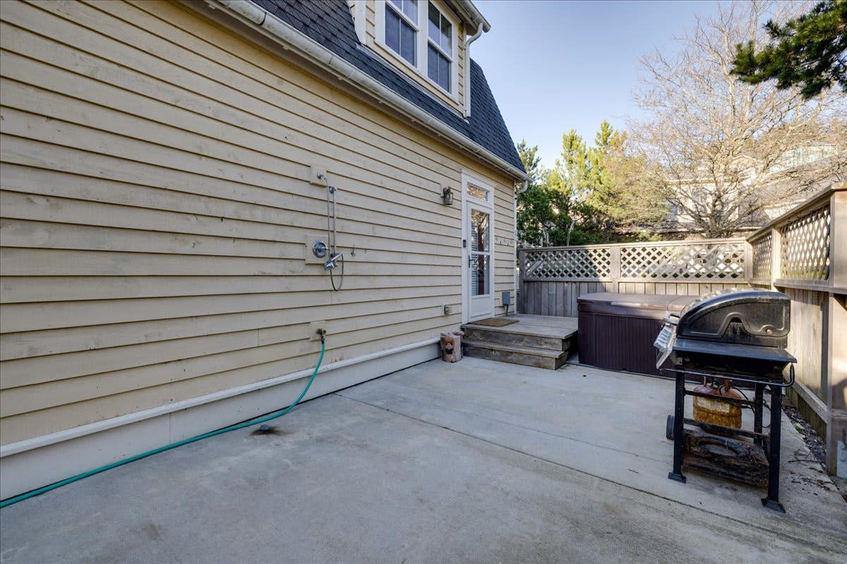 Family friendly home with game room, hot tub, steps to ocean