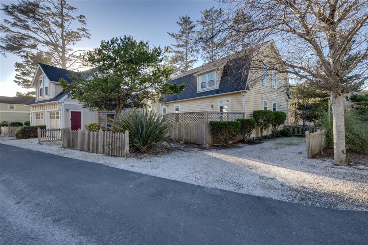 Family friendly home with game room, hot tub, steps to ocean