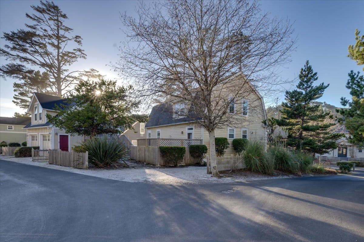 Family friendly home with game room, hot tub, steps to ocean