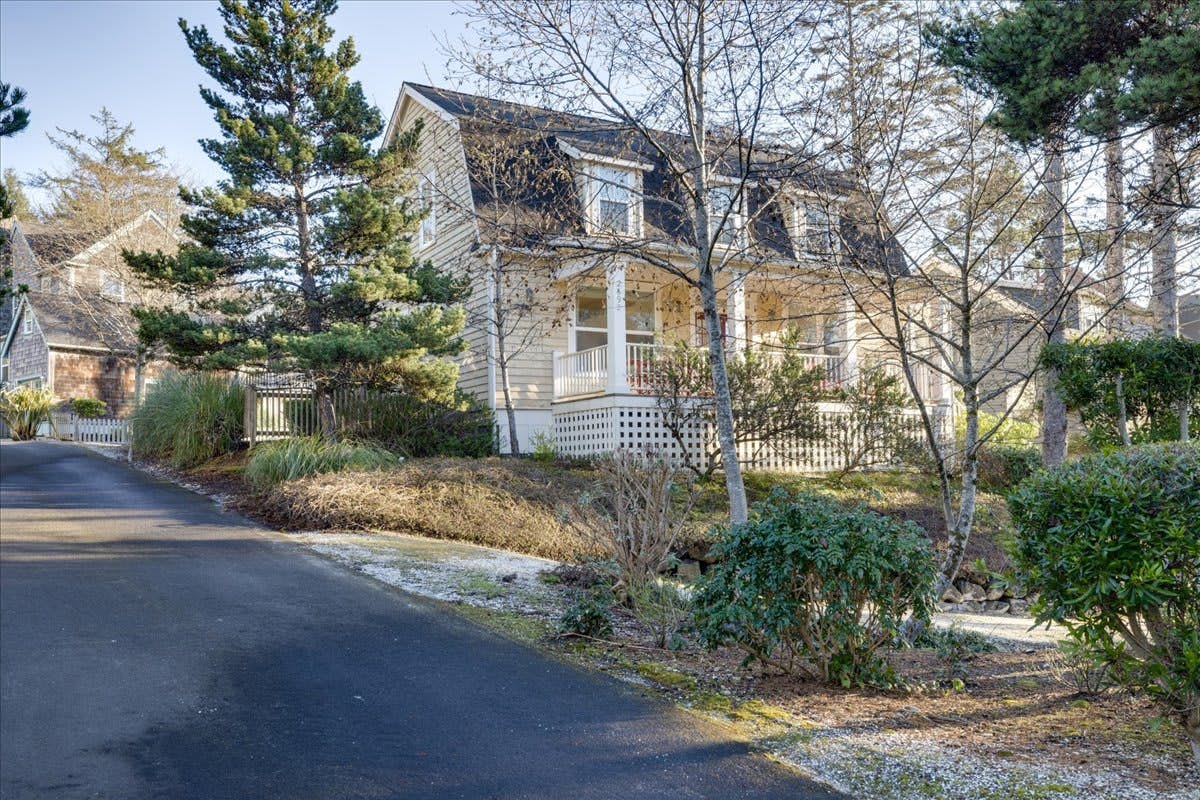 Family friendly home with game room, hot tub, steps to ocean