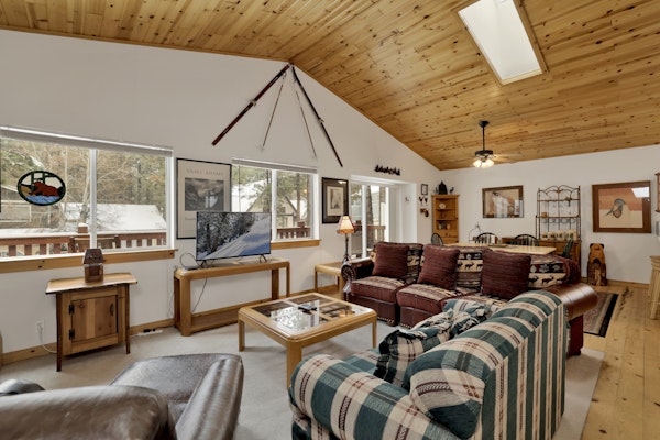 Ceasar Retreat at Big Bear - Cozy Mountain Alpine Cottage