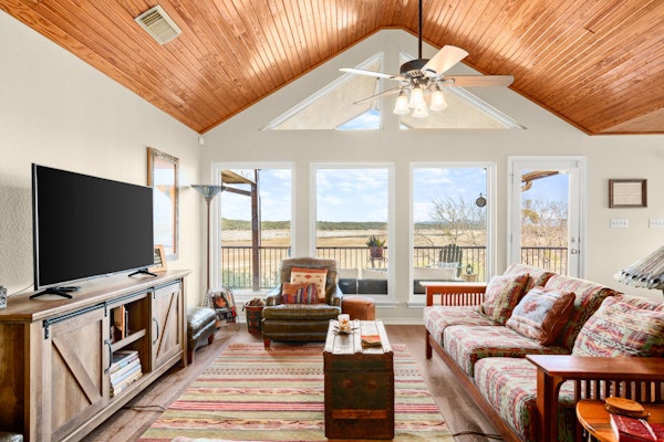 Luxury Lake Life - Boat Dock, Outdoor Kitchen, Basketball Court, Game Room & Bar