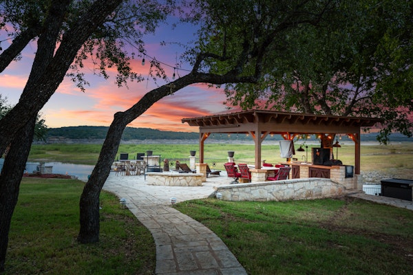 Luxury Lake Life - Boat Dock, Outdoor Kitchen, Basketball Court, Game Room & Bar