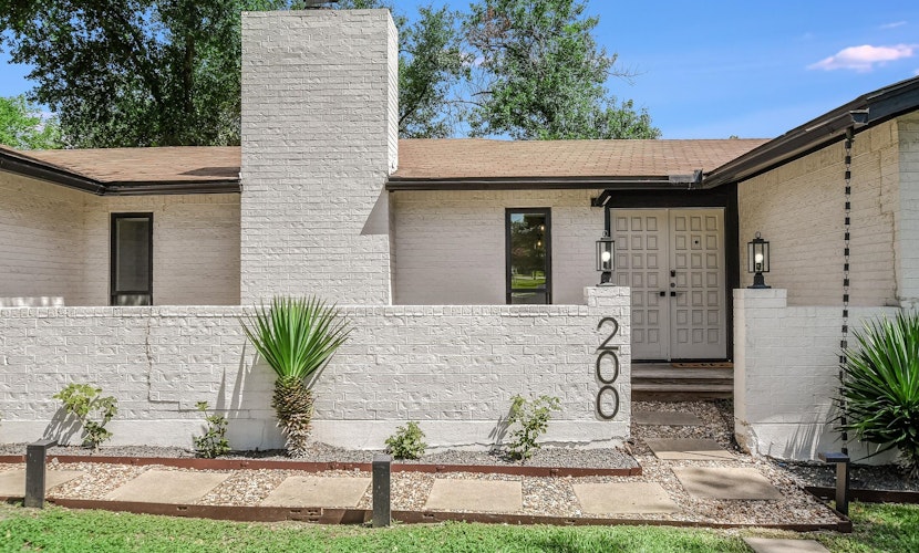Modern Ranch Home w/ith a Backyard Oasis Near Dell