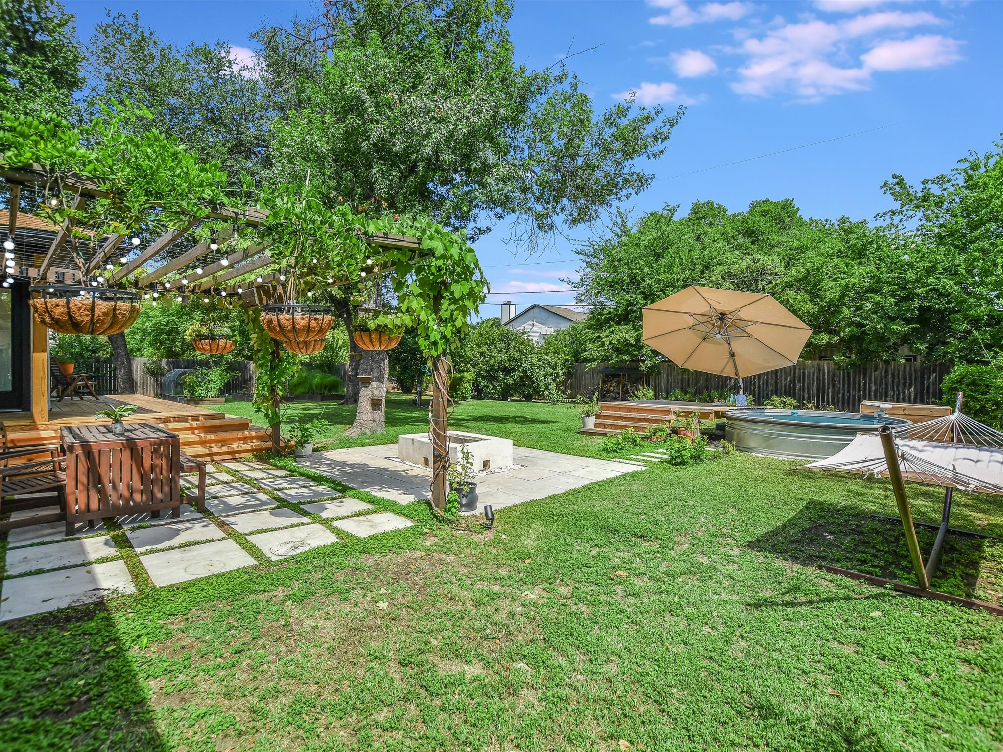 Modern Ranch Home w/ith a Backyard Oasis Near Dell