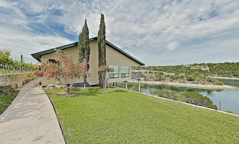 Lakeside Shiraz Haus w/Dock & Incredible Views. Rent as 2BR or 4BR w/ Next Door Unit