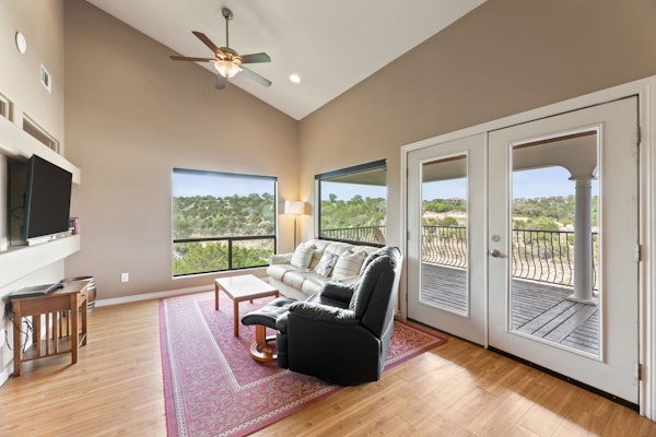 Lakeside Shiraz Haus w/Dock & Incredible Views. Rent as 2BR or 4BR w/ Next Door Unit