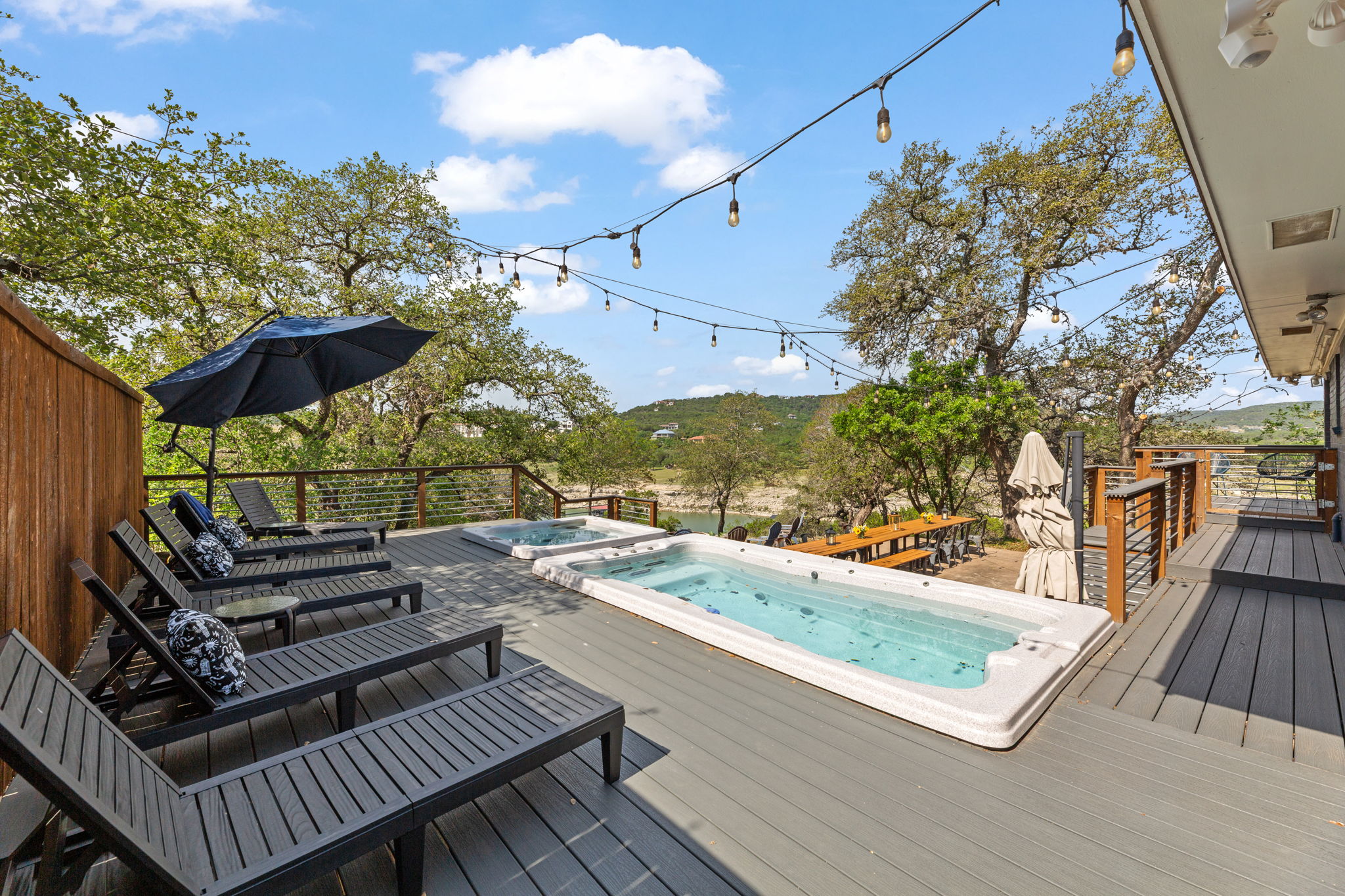 Gorgeous Lake Home on Lake Travis - 7 Acres - Swim Spa - Hot Tub - Fire Pit - Sleeps 12