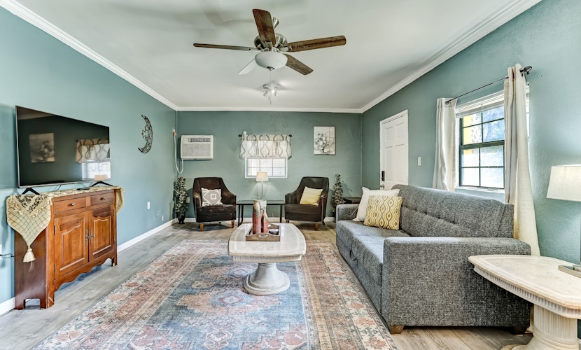 Dock&Volleyball! Near Downtown - Canary Cottage