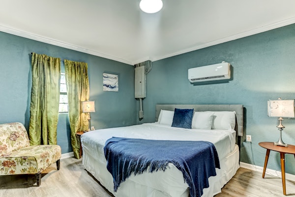 Dock&Volleyball! Near Downtown - Canary Cottage