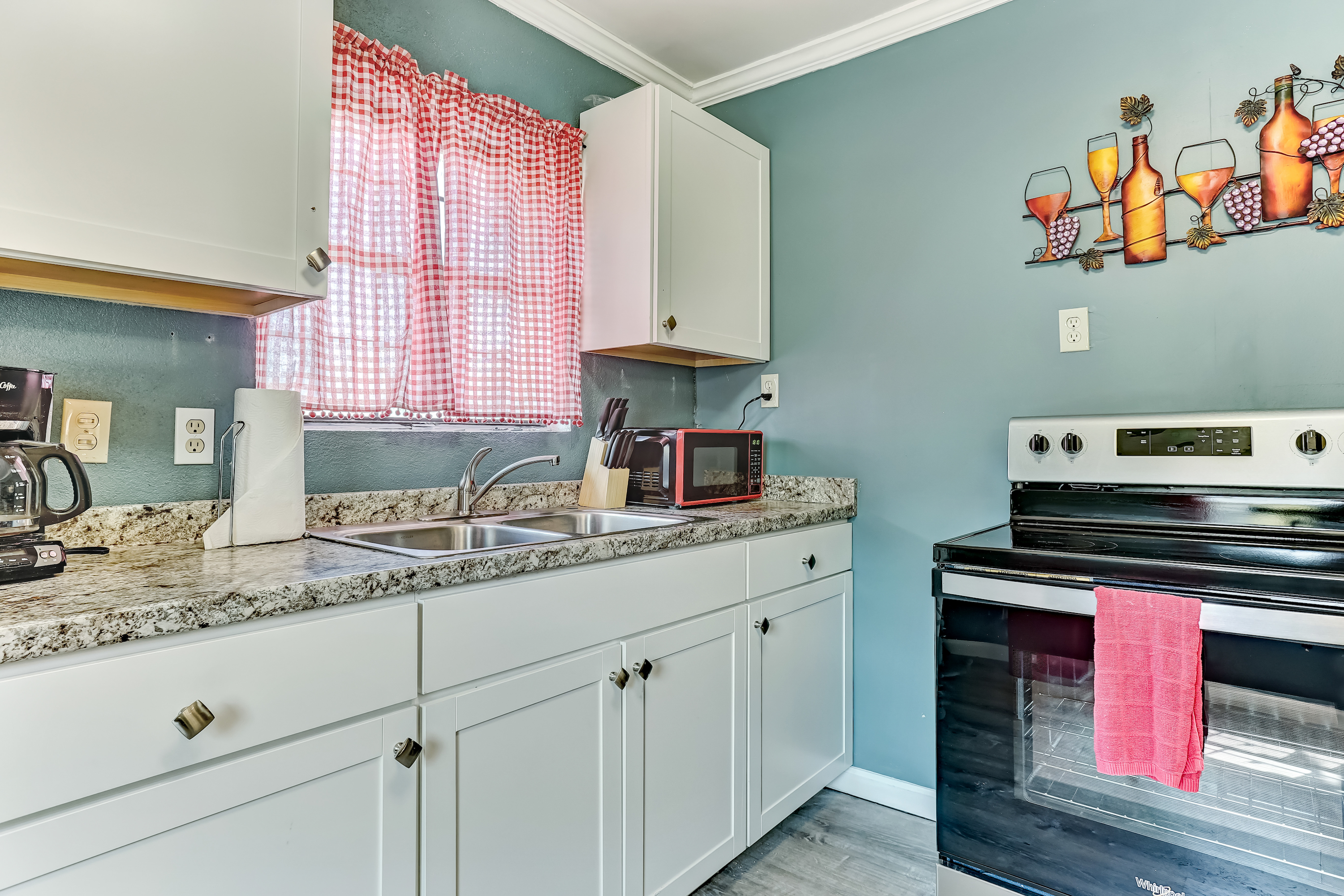 Dock&Volleyball! Near Downtown - Canary Cottage