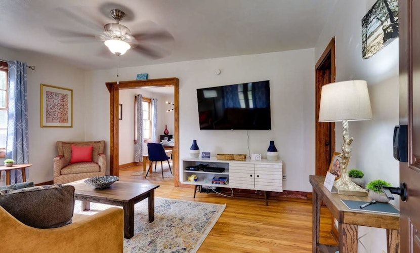 Dock & Volleyball! Near Downtown - Golden Getaway