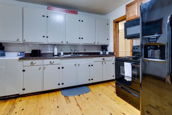 Dock & Volleyball! Near Downtown - Golden Getaway