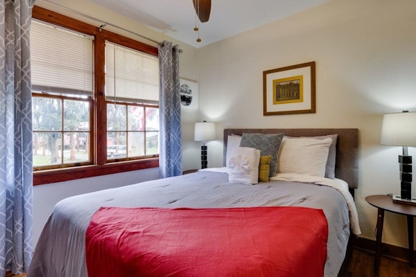 Dock & Volleyball! Near Downtown - Golden Getaway