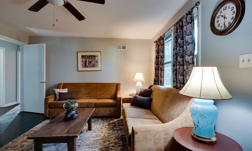 Dock&Volleyball! Near Downtown - Royal Aubergine