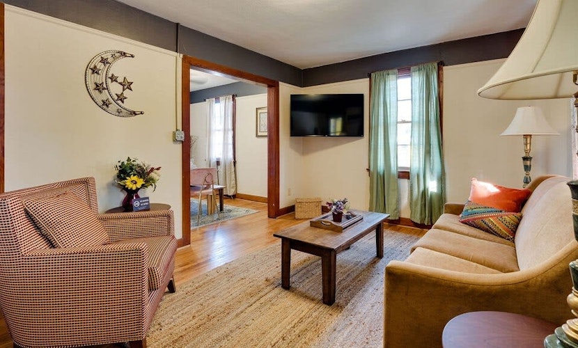 Dock&Volleyball! Near Downtown - Citron and Sassy