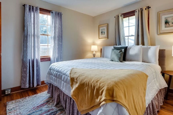 Dock&Volleyball! Near Downtown - Citron and Sassy