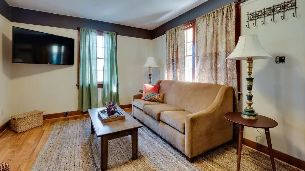 6 Skinner Pl, Savannah