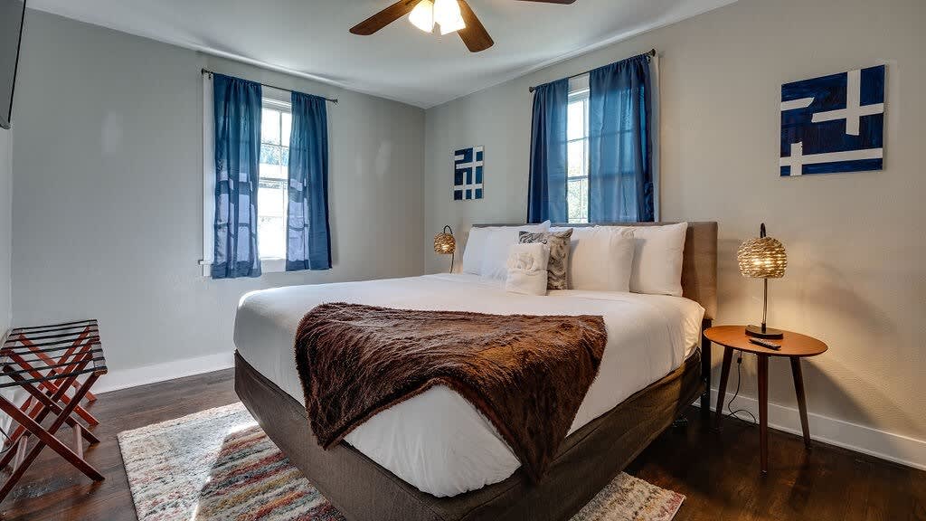 Dock&Volleyball! Near Downtown - Blissfully Blue