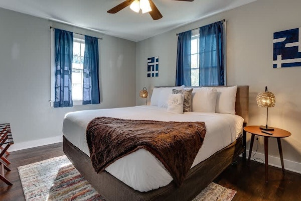 Dock&Volleyball! Near Downtown - Blissfully Blue