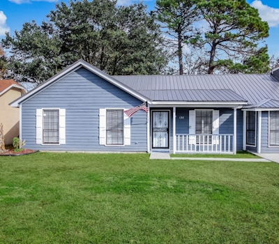 136 S Robinhood Dr, Savannah