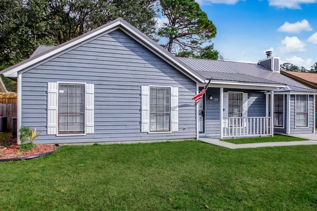 136 S Robinhood Dr, Savannah