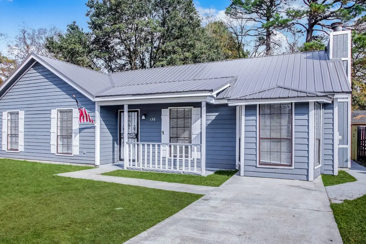 136 S Robinhood Dr, Savannah