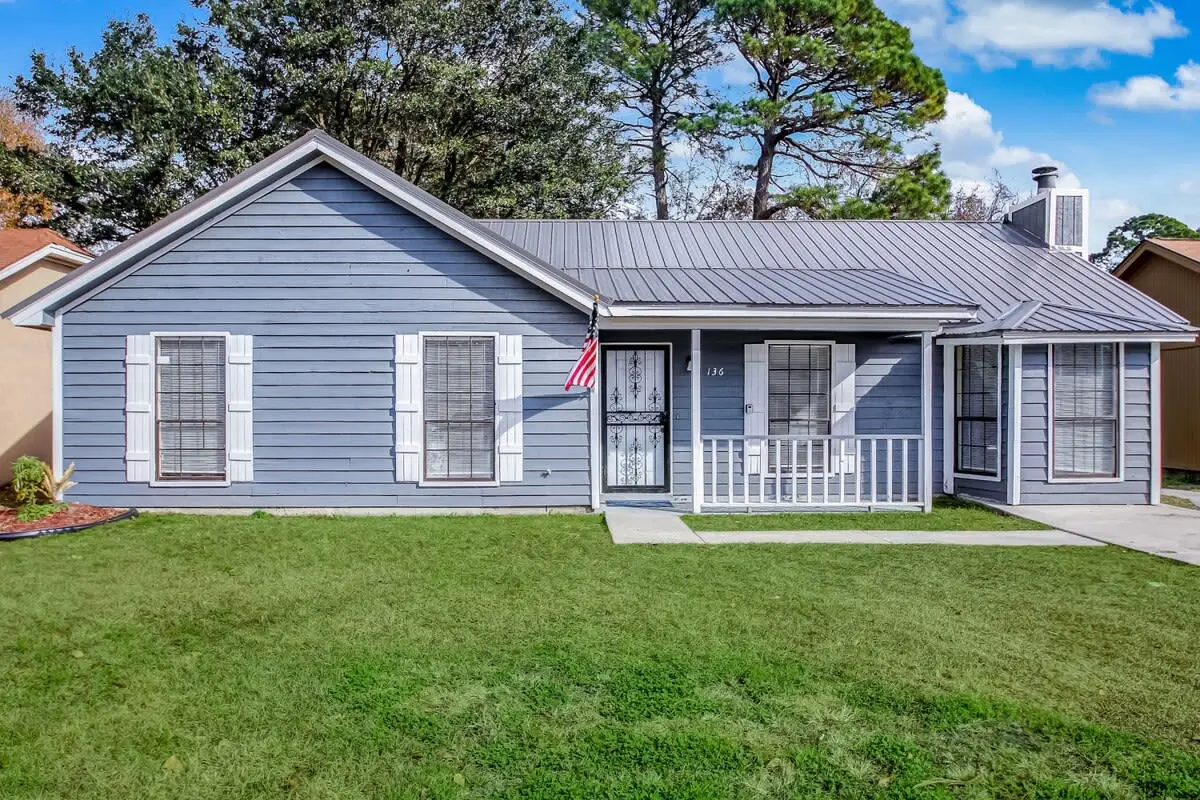 136 S Robinhood Dr, Savannah