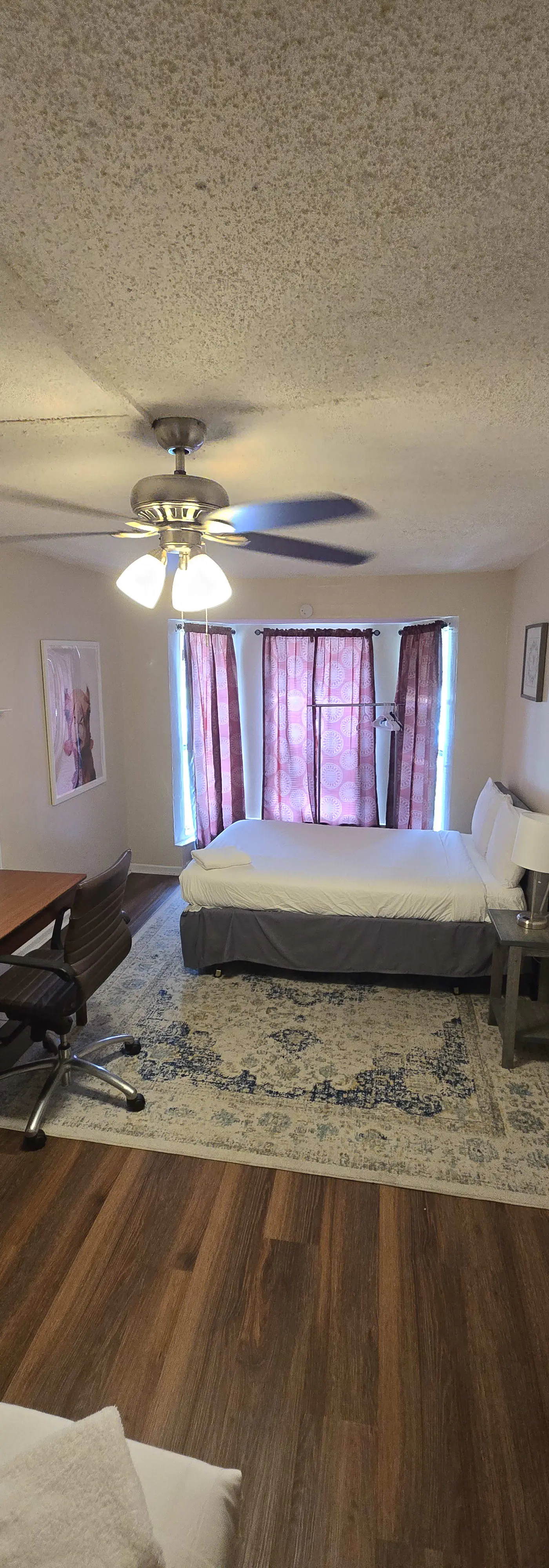 136 S Robinhood Dr, Savannah